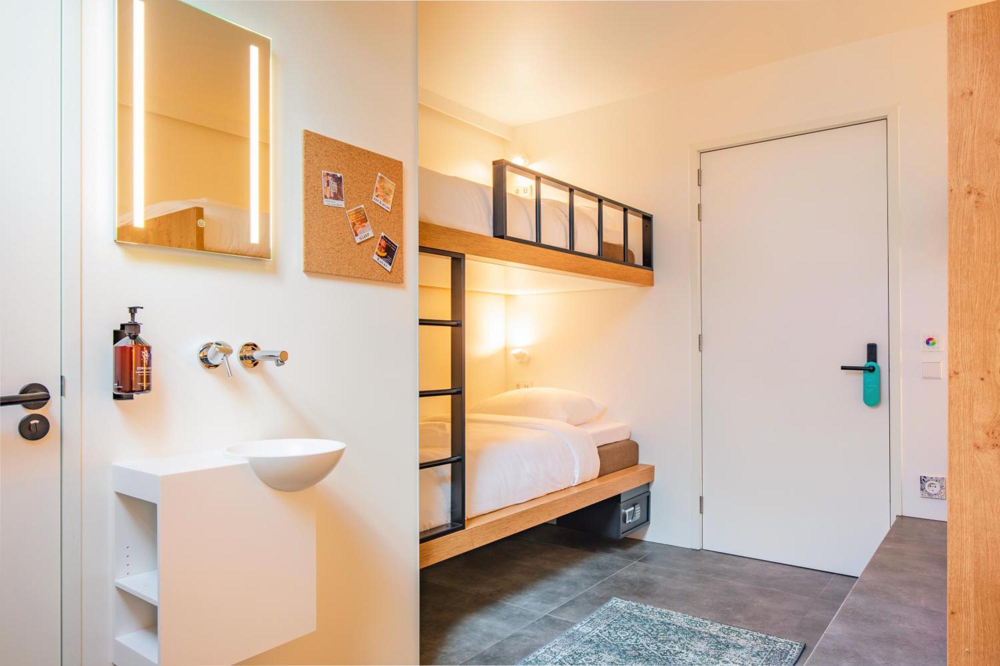 Bunk Hostel Amsterdam Exterior photo